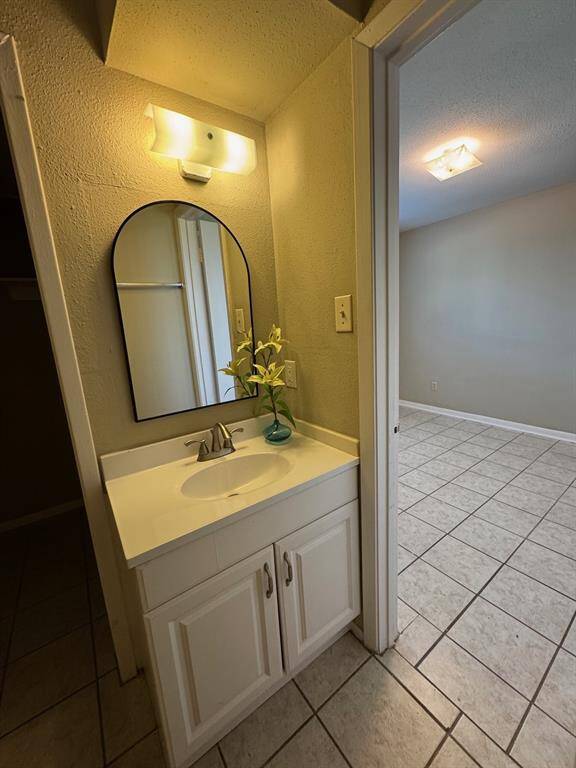 Beautiful and spotless powder room downstairs