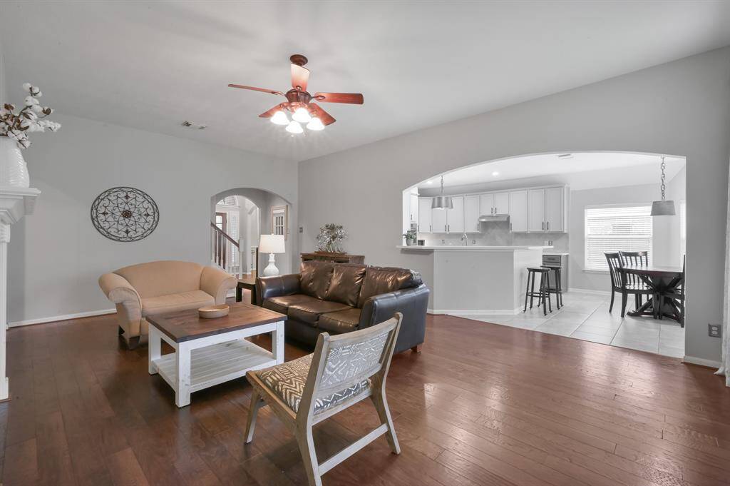 View of living room to the open concept kitchen and breakfast area.