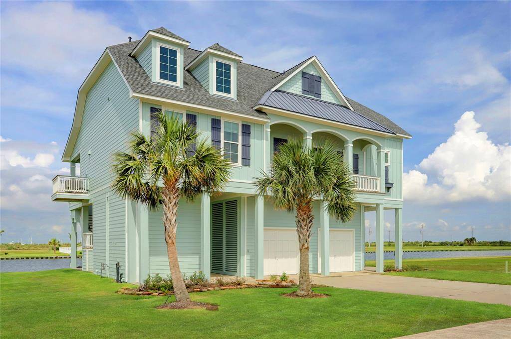 WELCOME TO 20 HAWKEYE!LOCATED IN THE PREMIERWATERFRONT COMMUNITY OFHARBORWALK - NESTLED ALONGTHE GALVESTON BAY AND THEINTRACOASTAL WATERWAY.