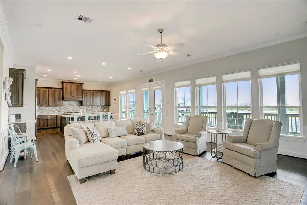 BEAUTIFULLY DESIGNED, OPENCONCEPT LIVING HOME WITH AWALL OF WINDOWS THAT ALLOWTONS OF NATURAL LIGHT ANDOFFER STUNNING VIEWS OF THESURROUNDING WATER ANDGREENERY
