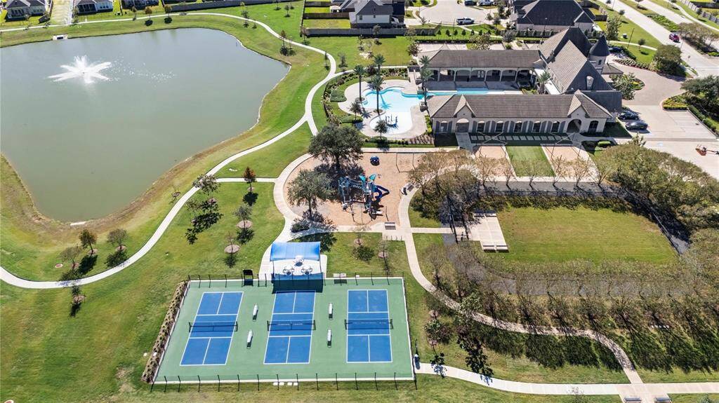 Amira is a great community with amazing amenities: pool, splash pad, gym, several parks, a dog-park, and miles of walking paths. Come check it out!