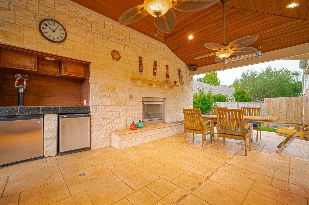 Large sitting area.