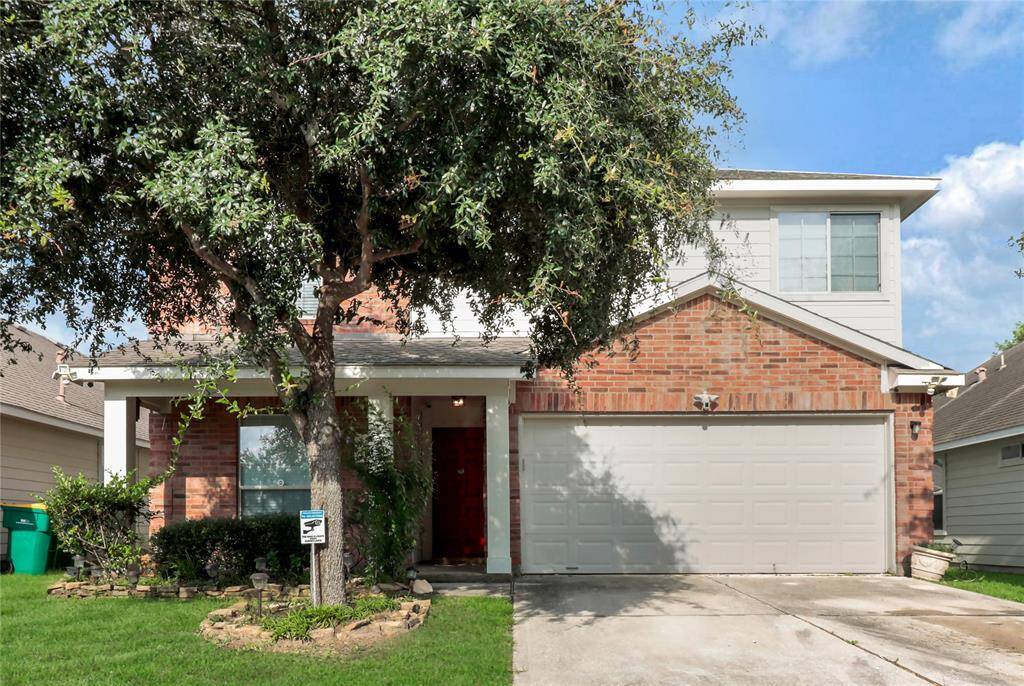 Honey! Stop the car!! A 5 Bedroom Home with generous sized rooms and big closets!!