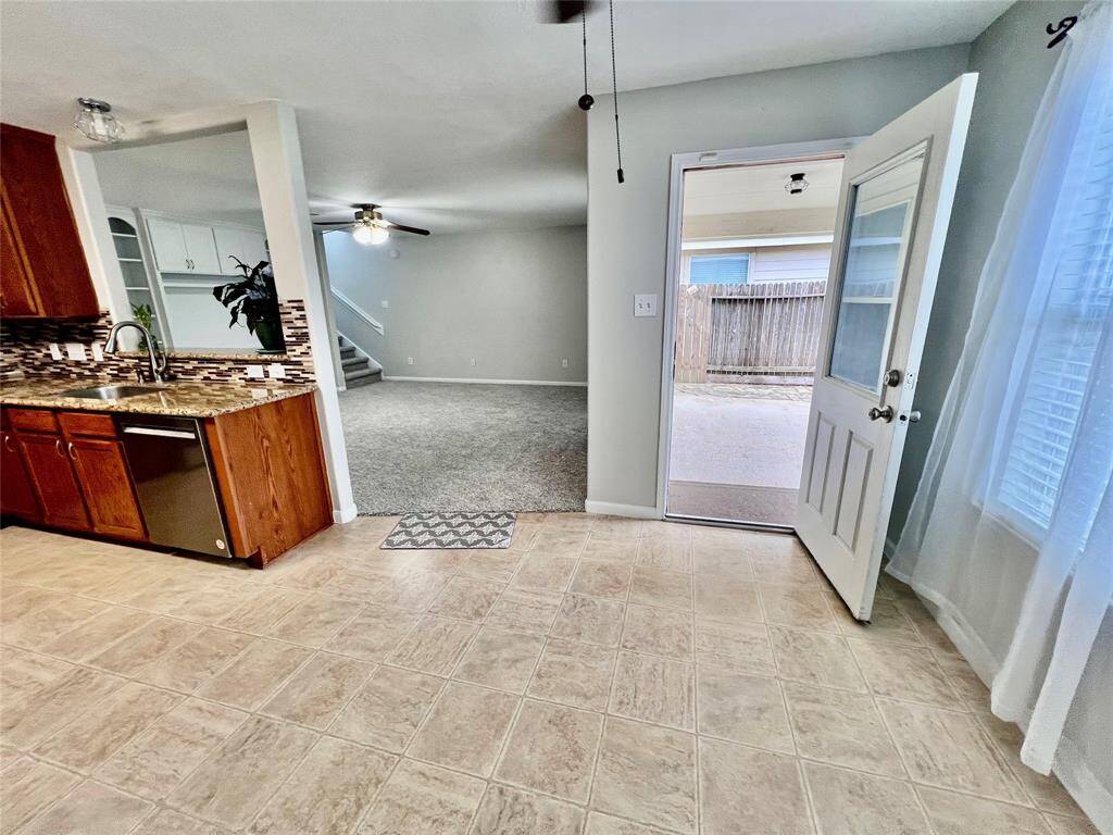 View the breakfast to the outside covered patio.