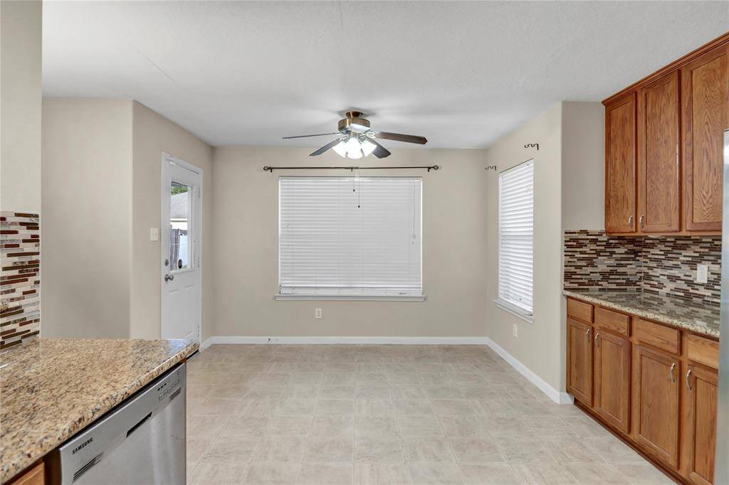 Breakfast/dining area