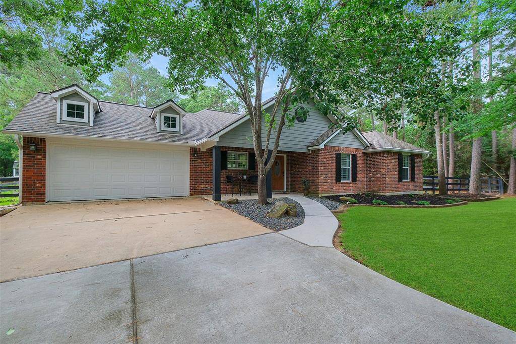 Large driveway and plenty of room for parking