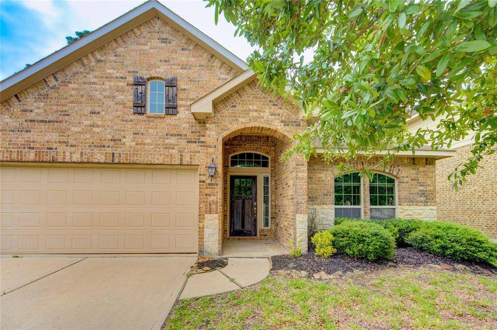 Front yard/Entry