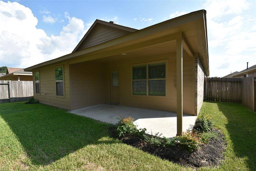 Great patio for relaxing & entertaining!