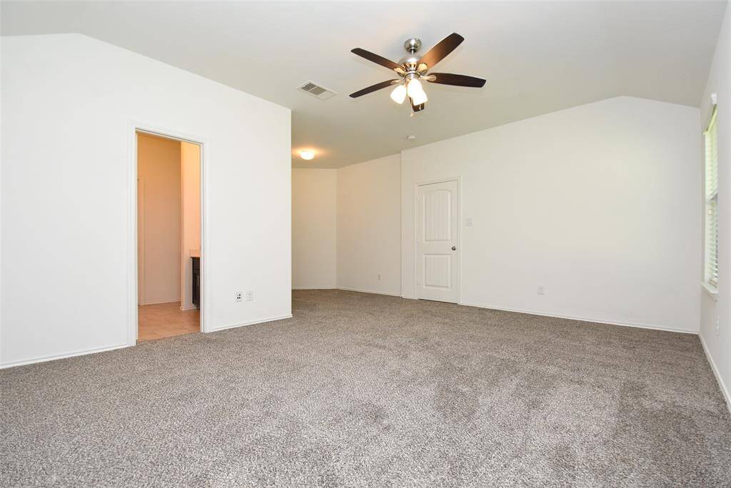 Huge primary bedroom w/ separate bonus area!