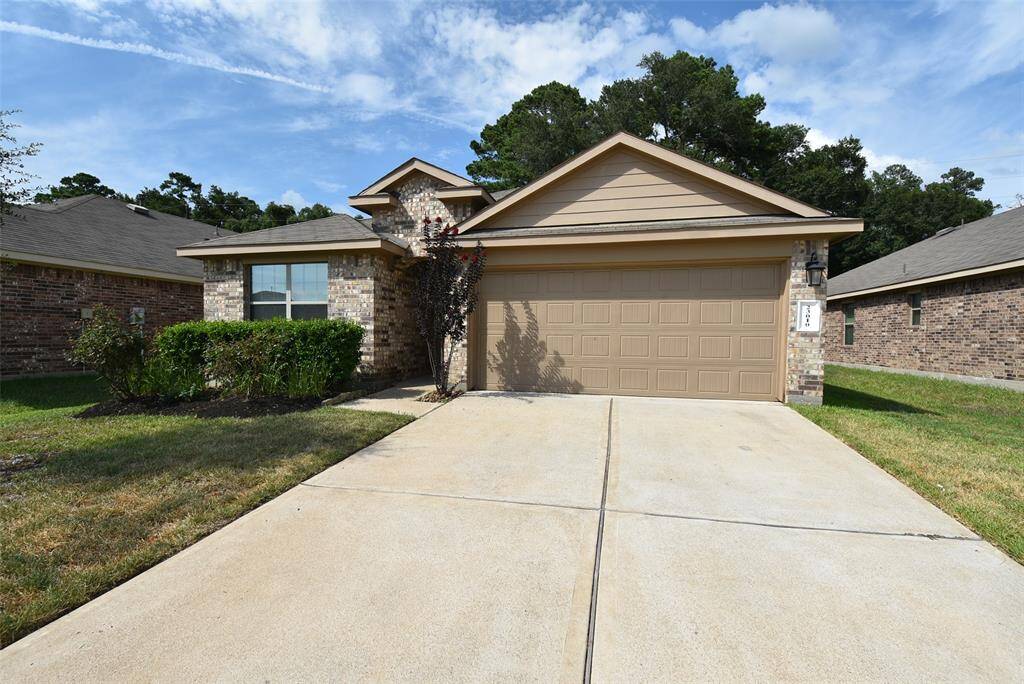 Walking trails & easy Grand Parkway access nearby.