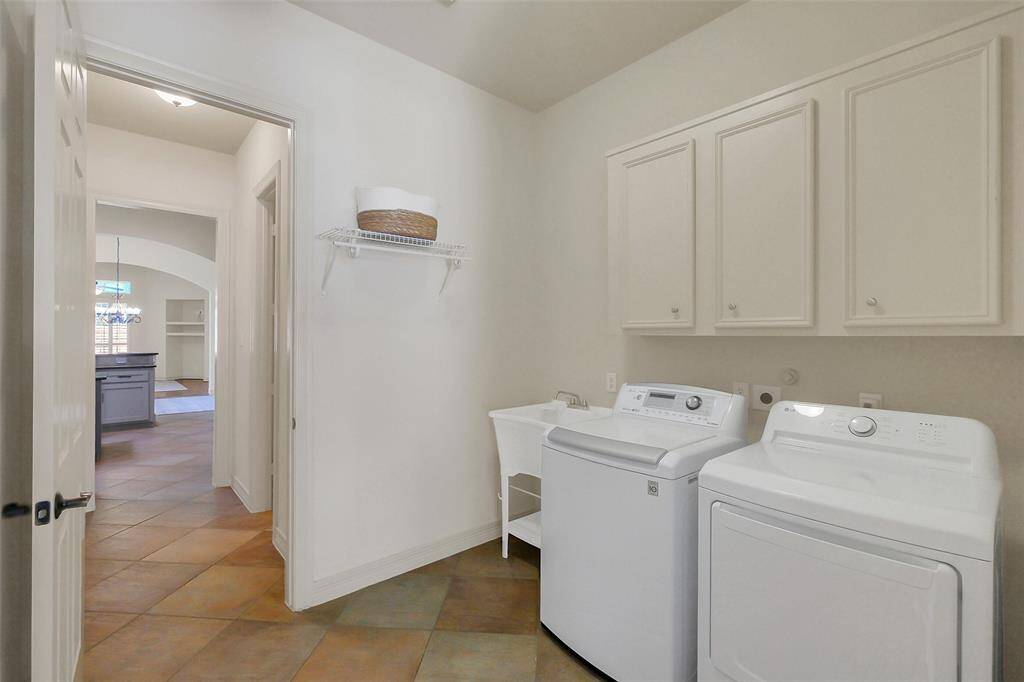 The laundry rooms comes with washer, drier and sink for handwashing.