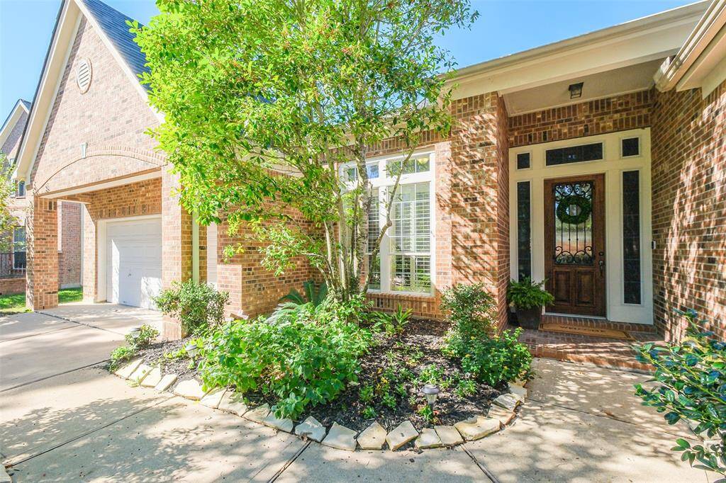 This beautiful 1 story, 4 bedroom home boasts mature landscaping which adds to the curb appeal.