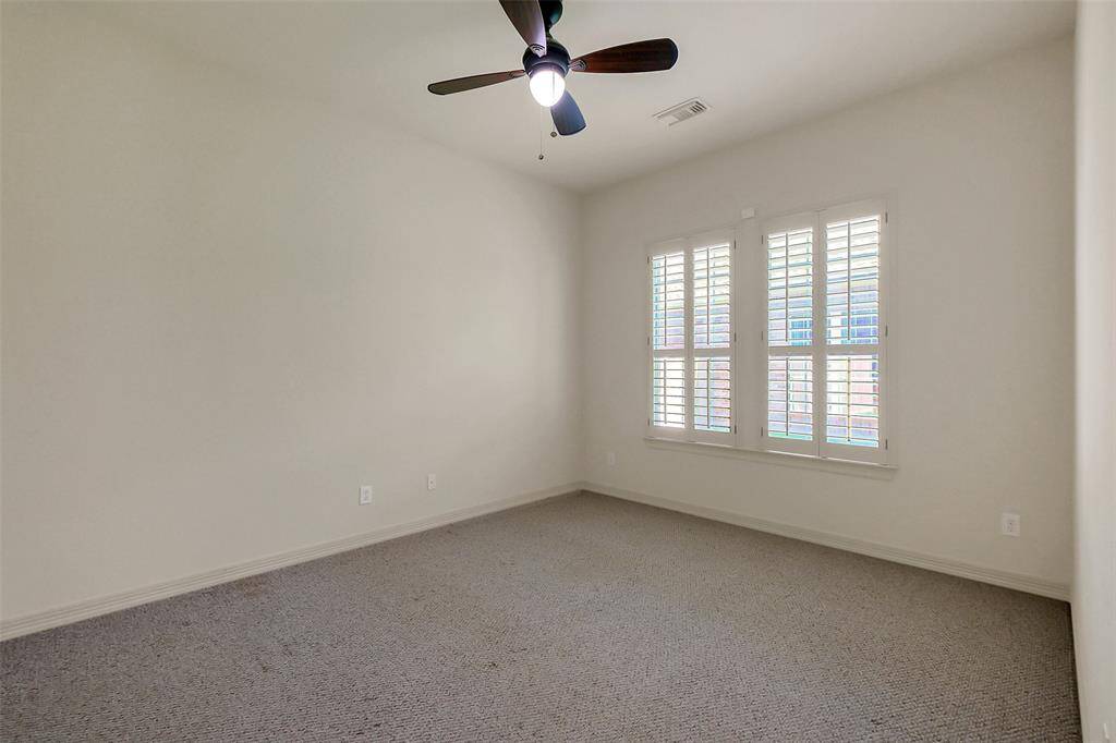 Third secondary bedroom.