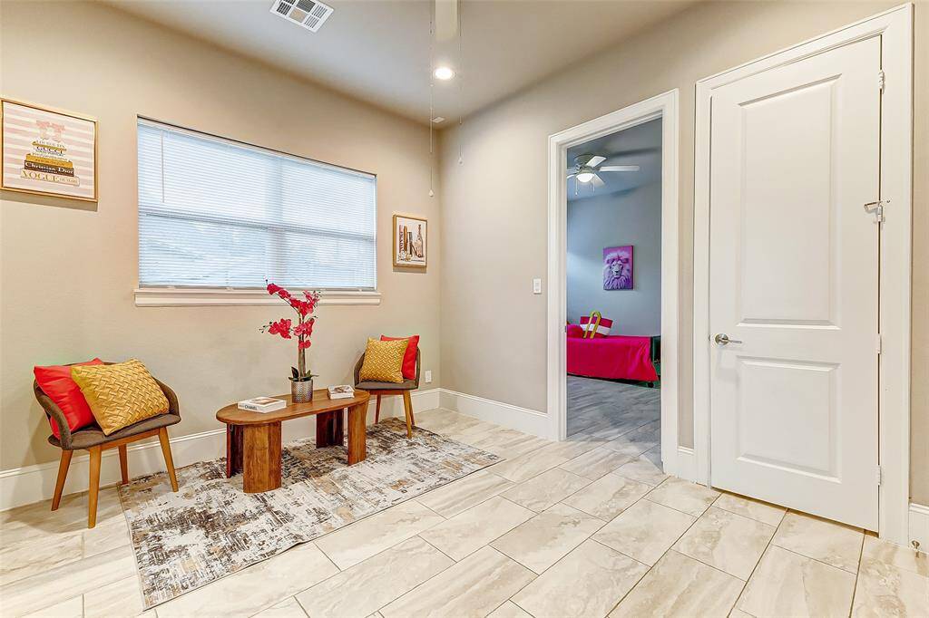 The separate apartment offers versatility and endless possibilities.