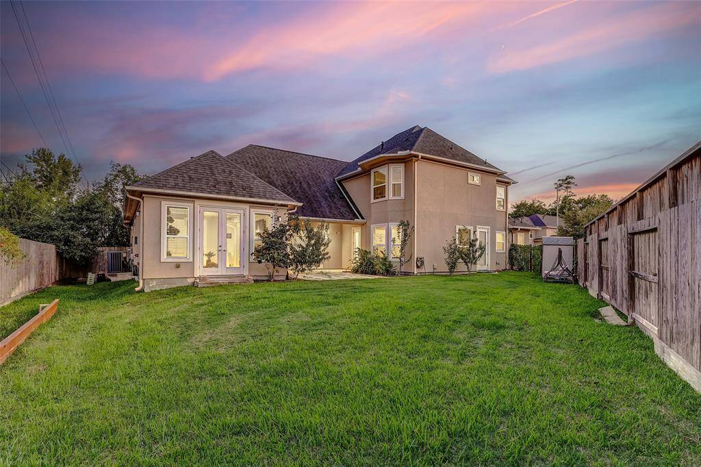 Step into the backyard and be greeted by a spacious and inviting area. It's perfect for outdoor entertainment and relaxation.
