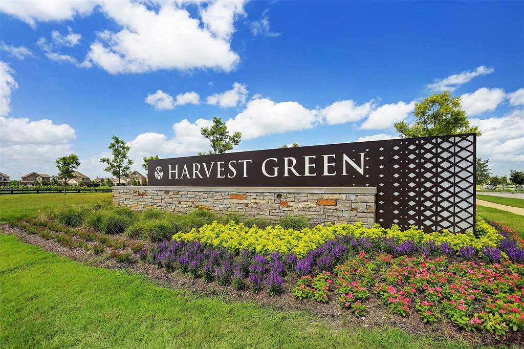 Welcome home to Harvest Green, the award winning "agri-hood" master planned community conveniently located in Fort Bend County in Richmond, Texas, with easy access to Sugar Land and Katy.