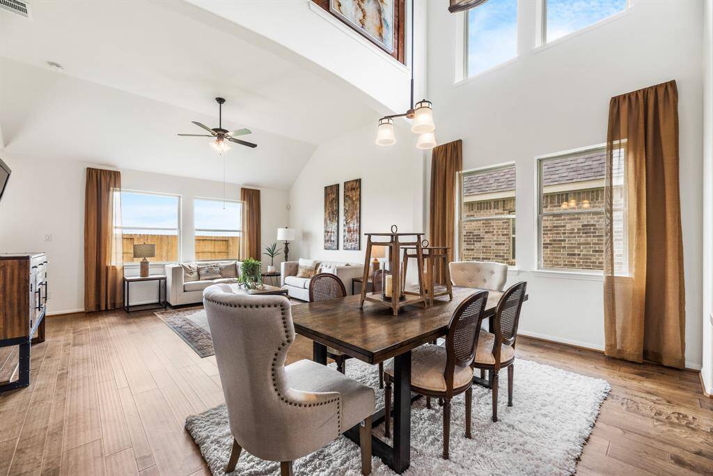 Charming dining area (*Photo not of actual home and used for illustration purposes only.)