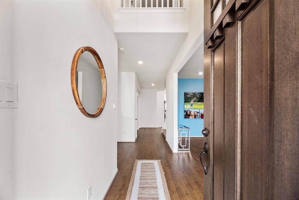 Welcoming foyer (*Photo not of actual home and used for illustration purposes only.)