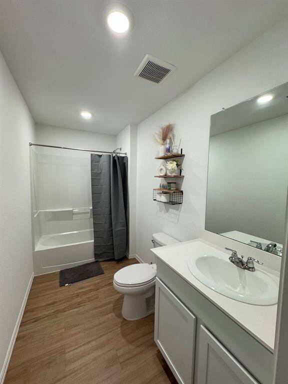 Bathtub and shower combination