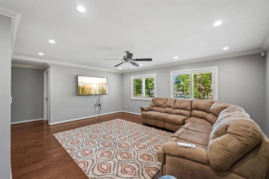 Game room. Great views!