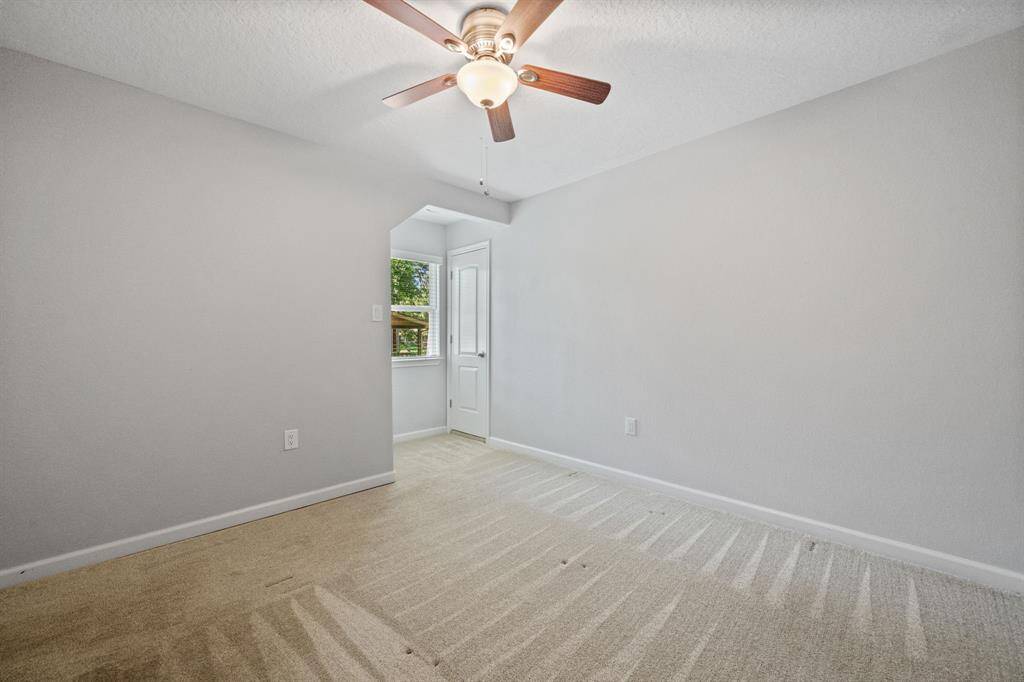 Guest bedroom.