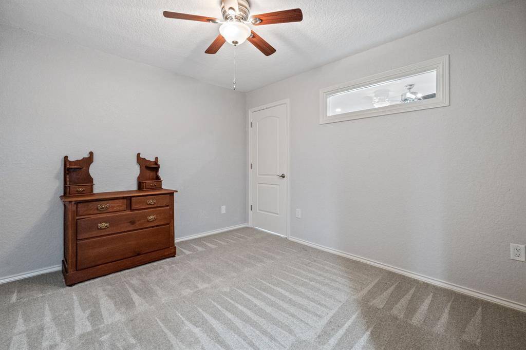 Guest bedroom.