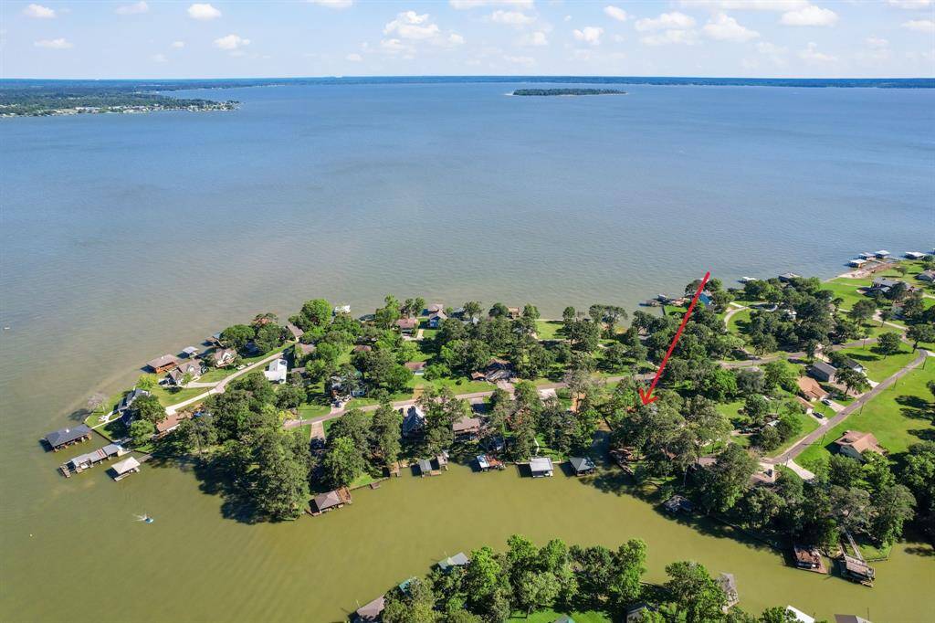 Situated on Jennings Cove and seconds to the open water! Pine Island is minutes away!