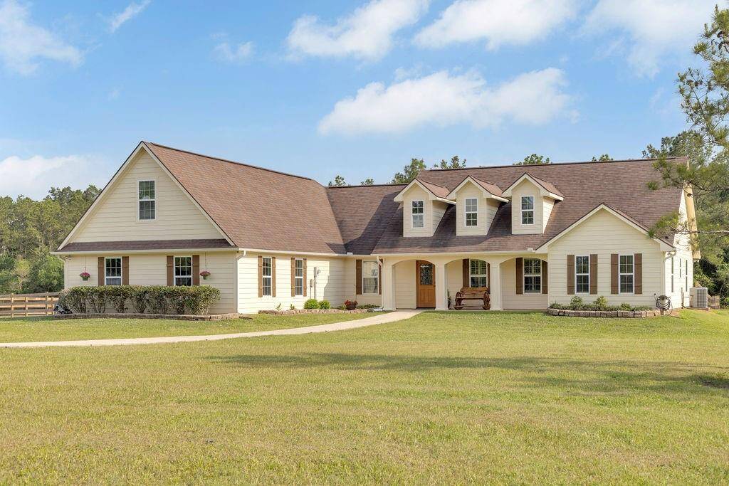 Beautiful home with an over sized two car garage, Epoxy floor