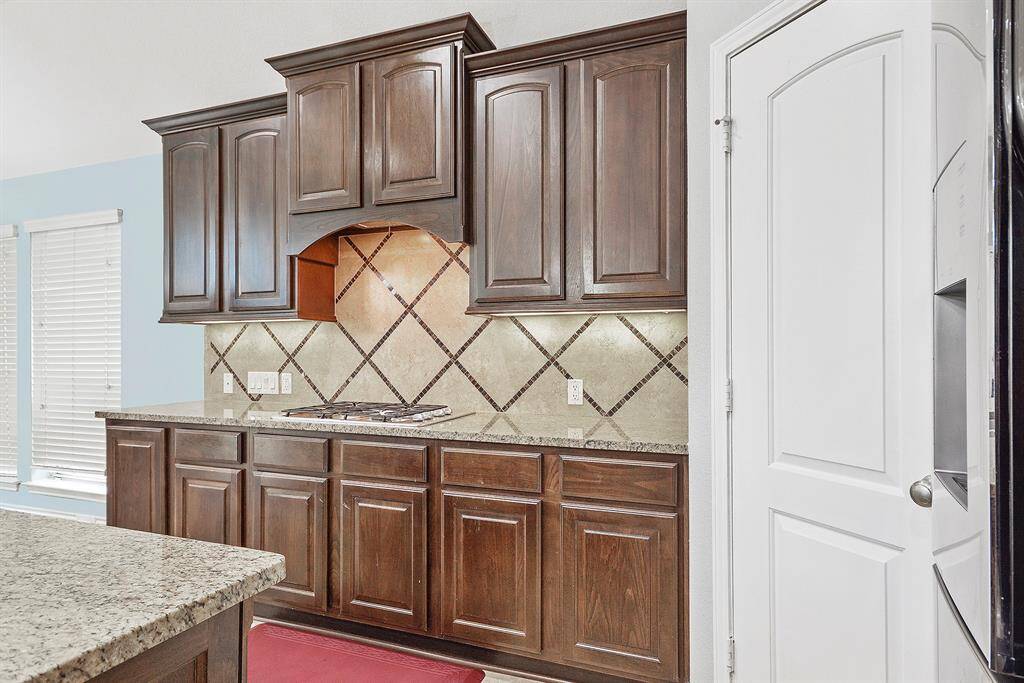 Look at all this counter space, AMAZING, plenty of cabinets and drawers for all your cooking needs and so much more. Stainless steel appliances; complete with a Wall Oven & Microwave. A Cooktop Burner Gas Stove. Beautiful tile backsplash too.