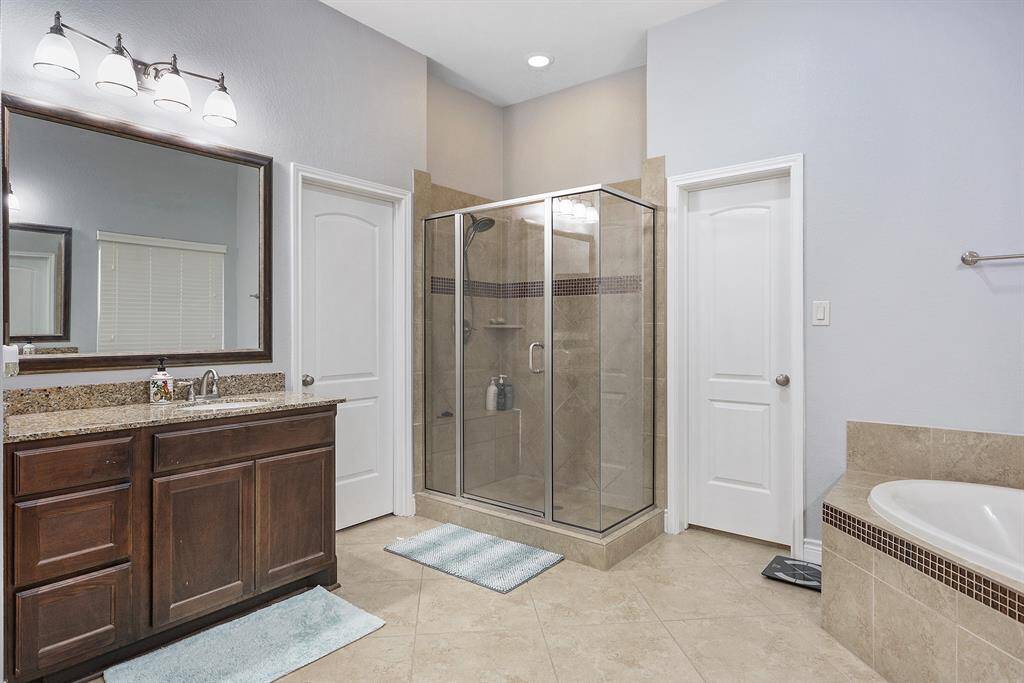 Another view of this fabulous primary en suite bathroom.