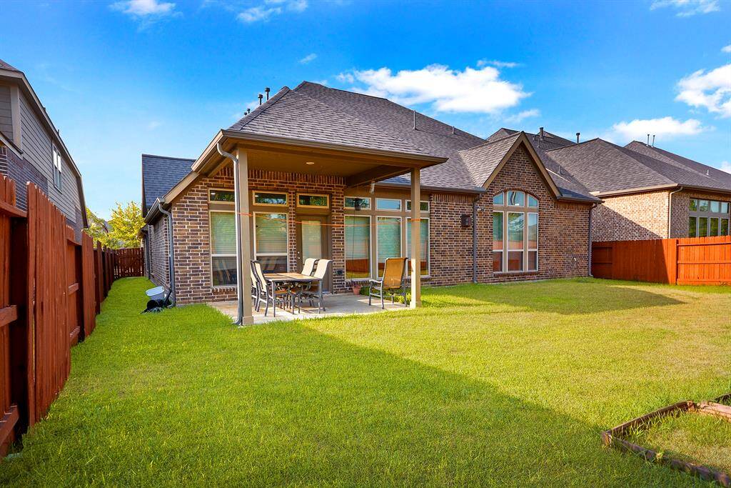 Amazing outdoor living with amazing Landscape views. Shows Pride of Ownership throughout this lovely Home.