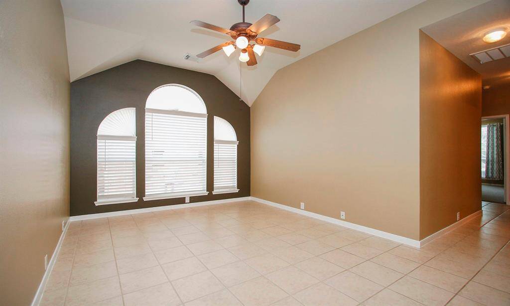 Fabulous bonus room perfect for a game RM, workout RM or additional living space. Many possibilities!