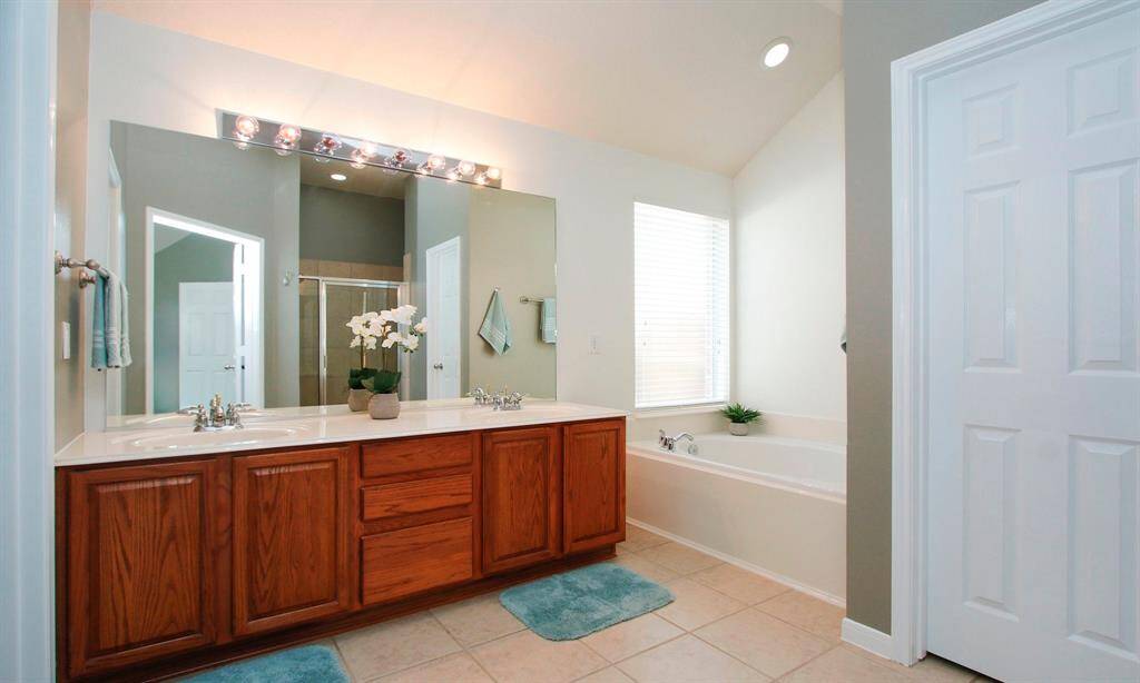 En-suite bath features dual sinks, separate shower, garden tub and huge walk-in closet!