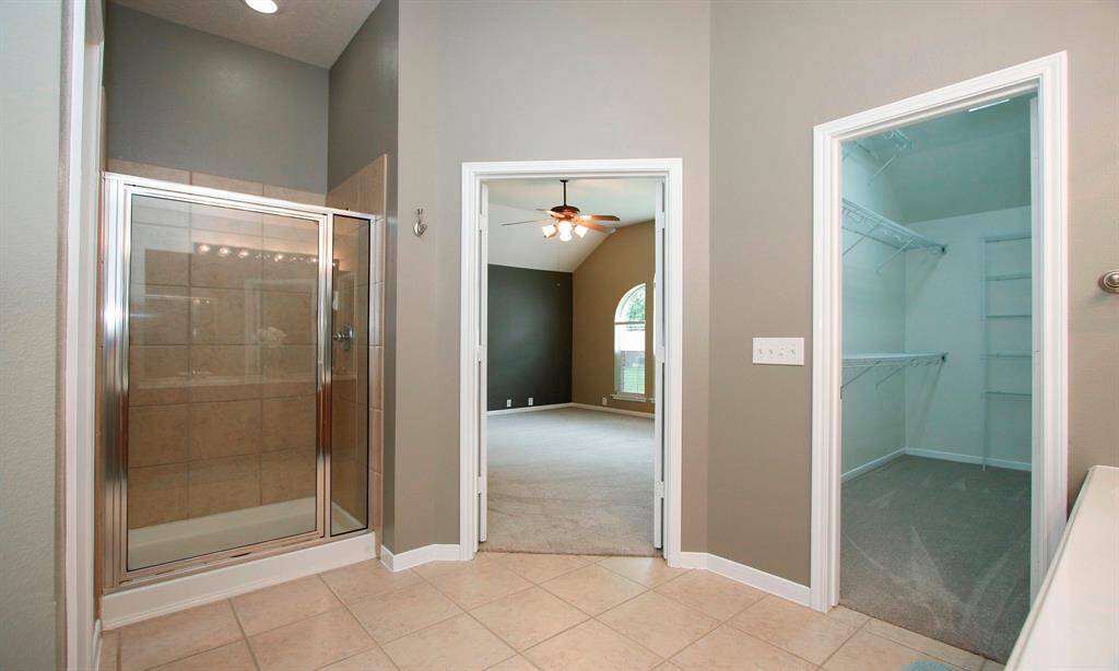 Alternate view with walk-in closet on the right.