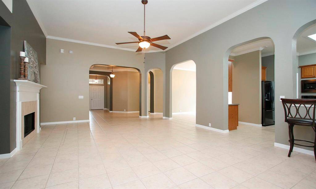 A lovely floorplan that makes entertaining a breeze! Kitchen and formal dining RM to the right with entry straight ahead.