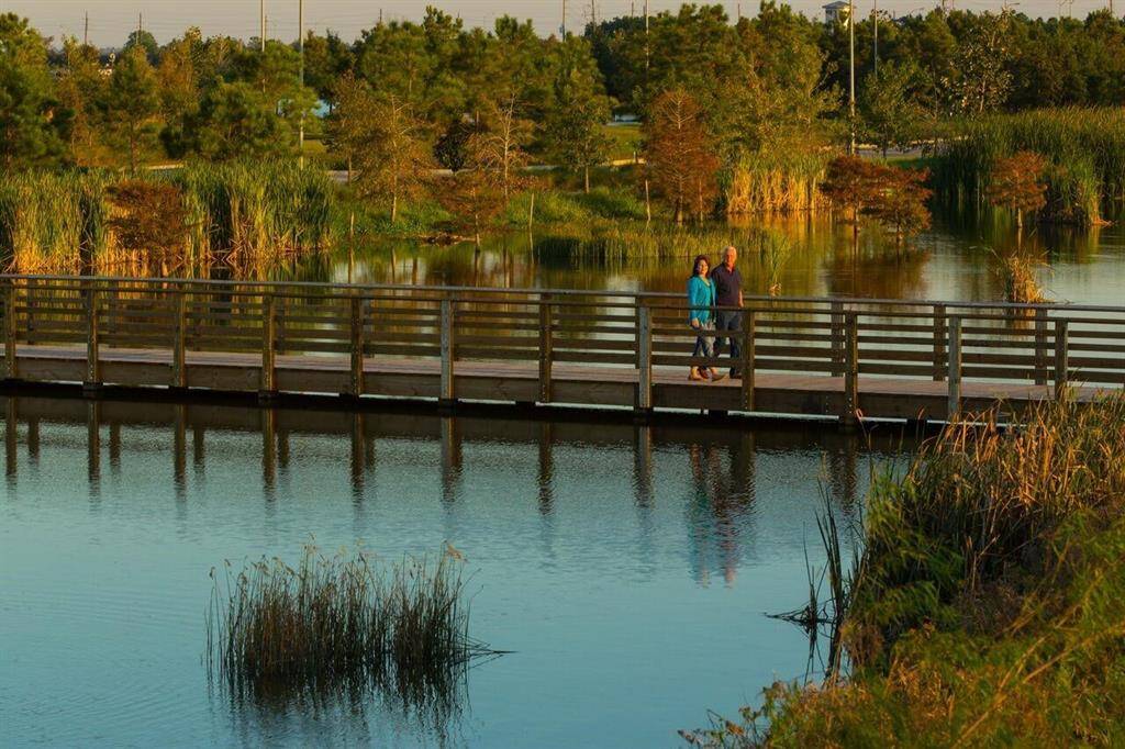 Subdivision fishing pier. Ideal for enjoying nature and outdoor activities.