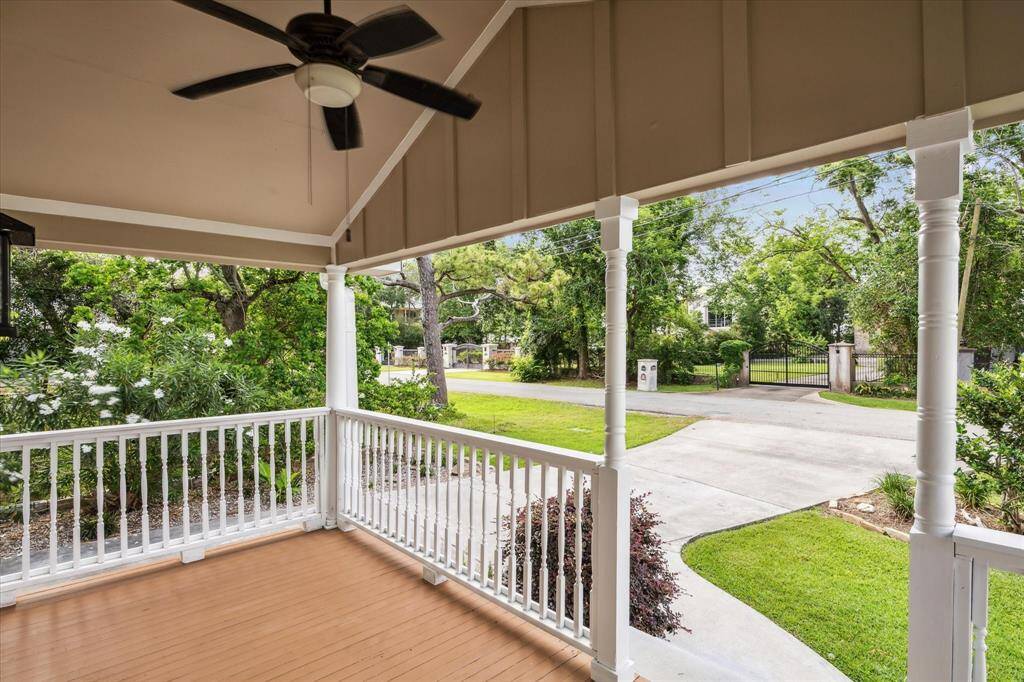 THE FRONT PORCH OVERLOOKS BEAUTIFUL LAKEFRONT PROPERTIES ACROSS THE STREET!