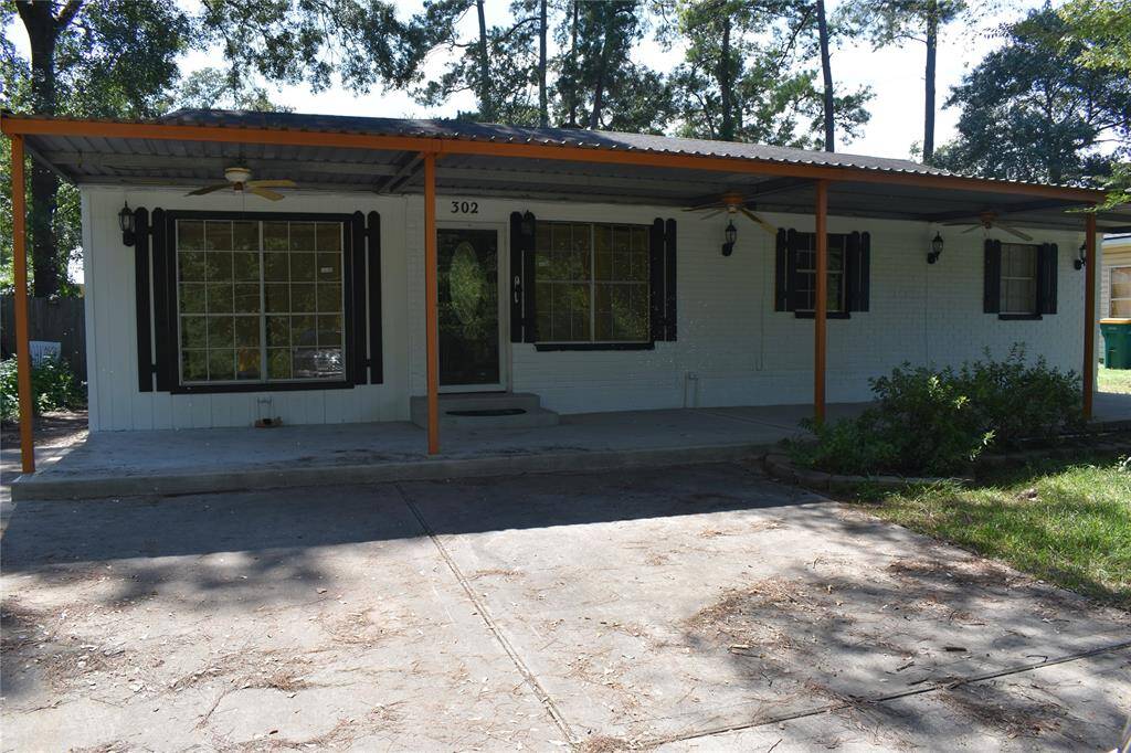 Front of the home with a double wide drieway.