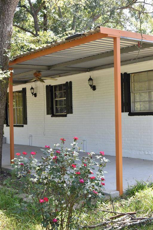 Another side view of the front exterior. Look at the size of that porch!