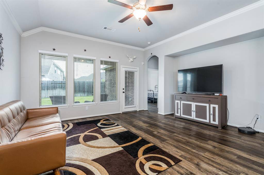A great feature to any home is a light and bright family room. The open floor plan is perfect for entertaining, as well as keeping the family connected in the evening.
