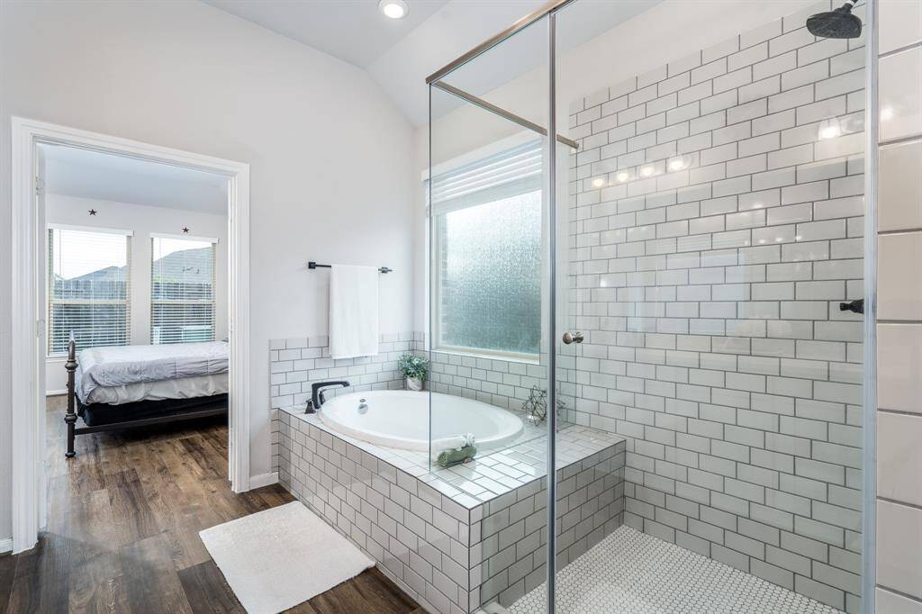 This tub whispers you to fill up with bubbles, grab a drink and good book and RELAX!