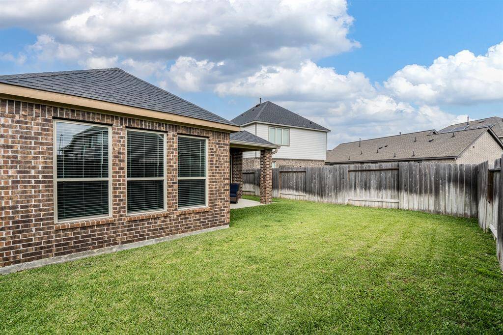 Plenty of space for horseshoes, volleyball, or for Fido to run and play!