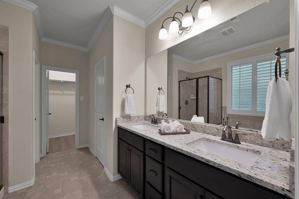 Spa like primary bath with lots of room!