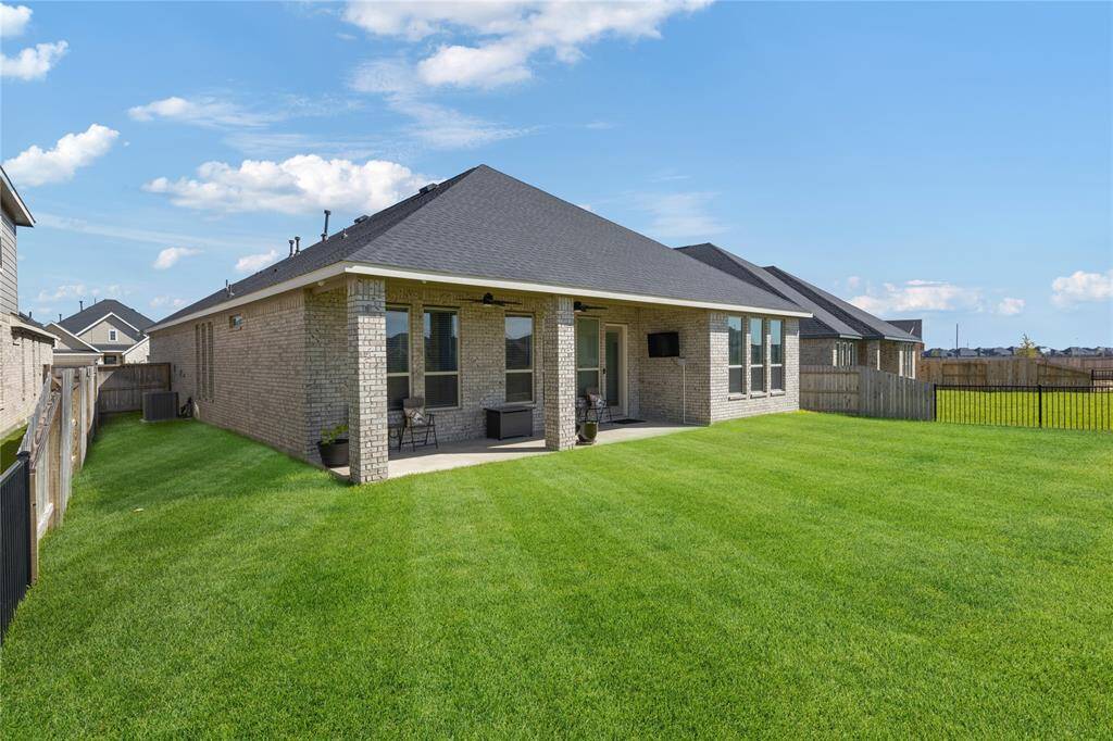 HUGE Backyard with lakeview