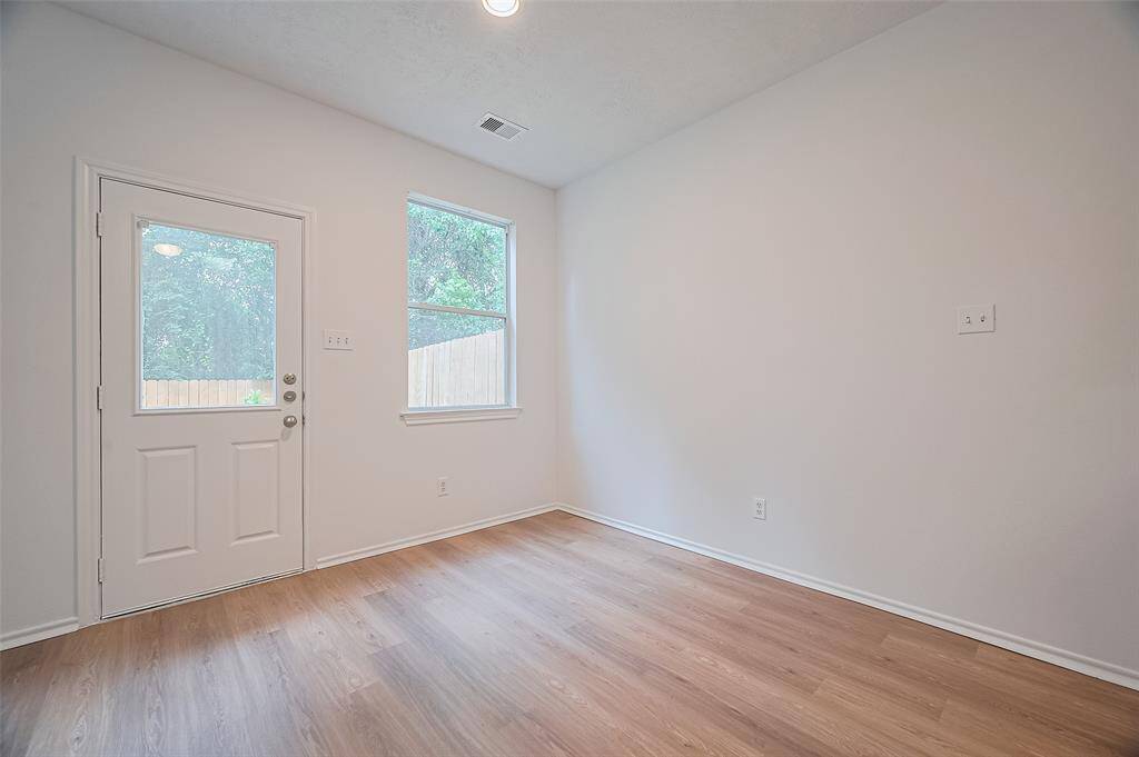 Bright and inviting breakfast room with natural light and easy access to the backyard. Perfect for morning coffee and casual dining.
