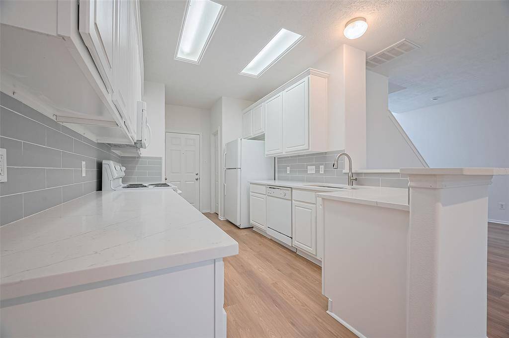 Discover a bright, spacious kitchen with modern finishes and ample storage.