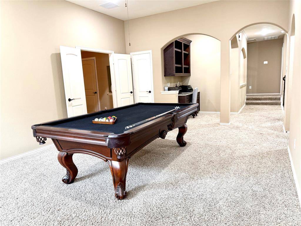 Very spacious upstairs loft