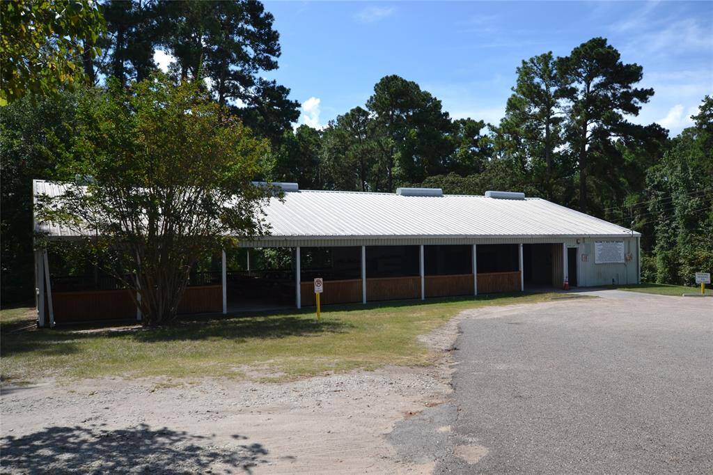 Subdivision has an open clubhouse for outside parties etc. Mailboxes are in the end of the building.
