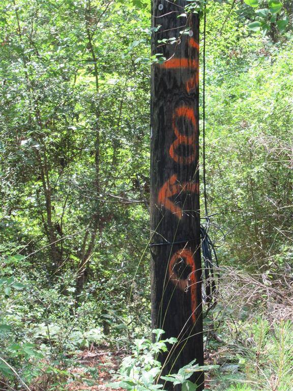 At the 10 lot location, if you look closely you will see some markers on some of the poles. Example these are showing lots 8 and 9. Not all are this clear.