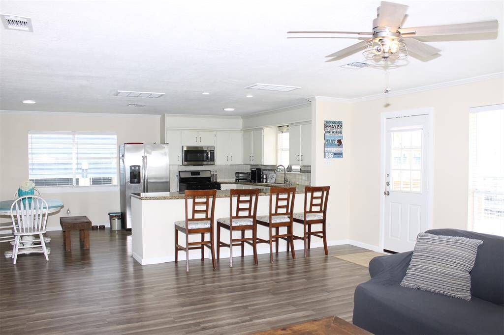 Breakfast bar for casual dining